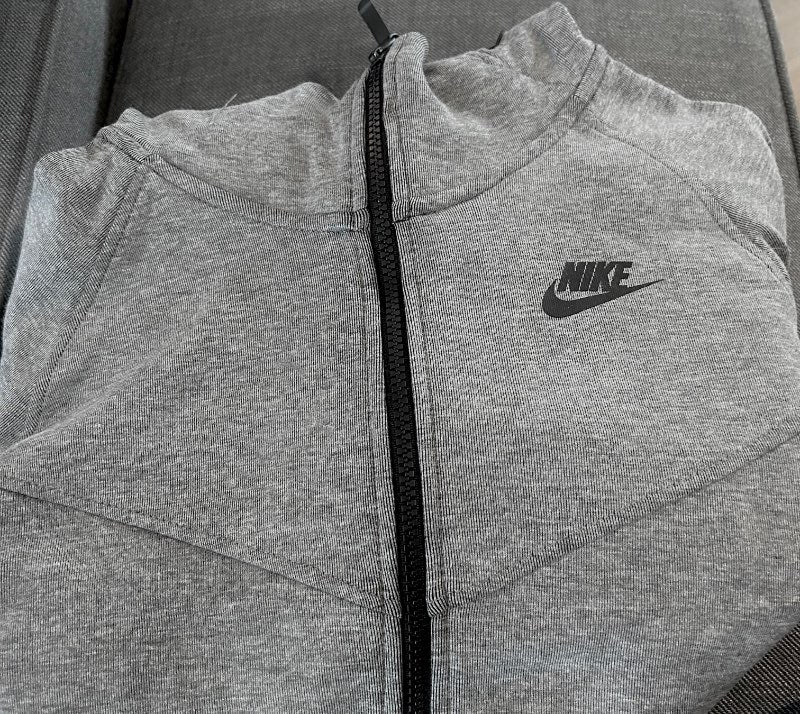 Nike peysa