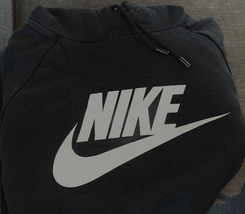 Nike hettupeysa