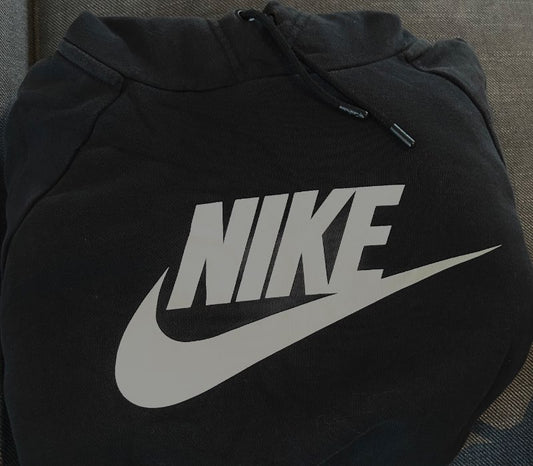 Nike hettupeysa