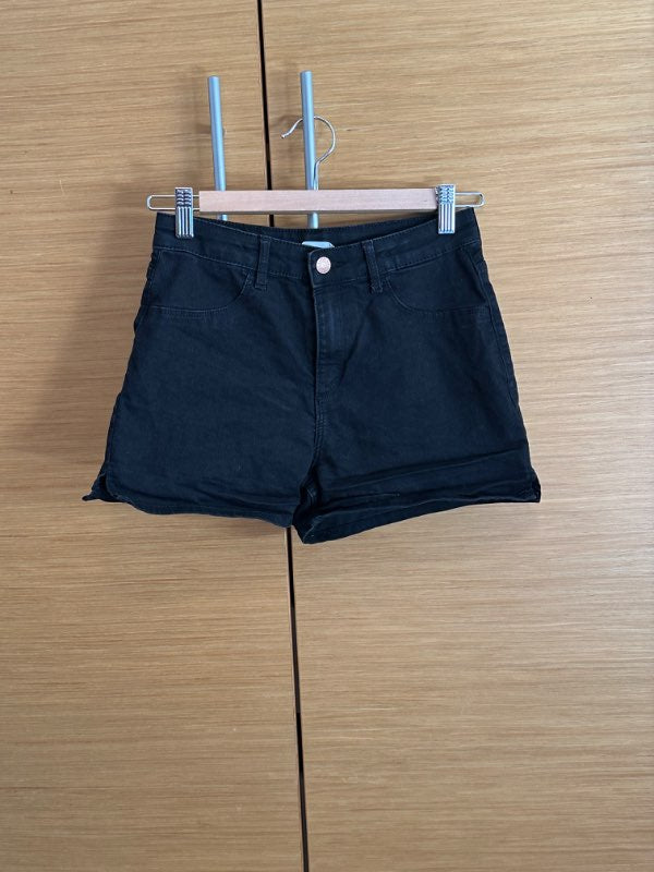 Svartar Gallastuttbuxur