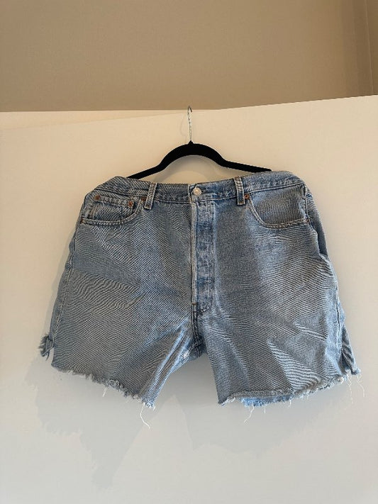 Levi’s gallastuttbuxur 501