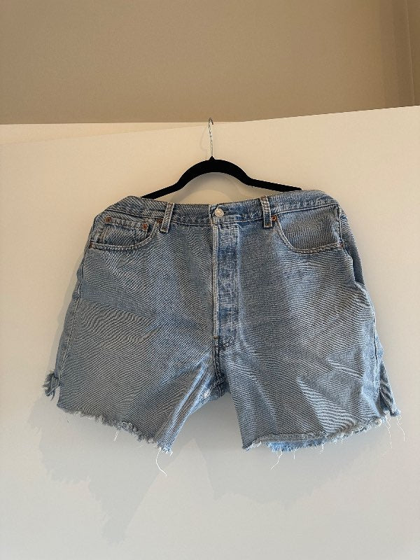Levi’s gallastuttbuxur 501