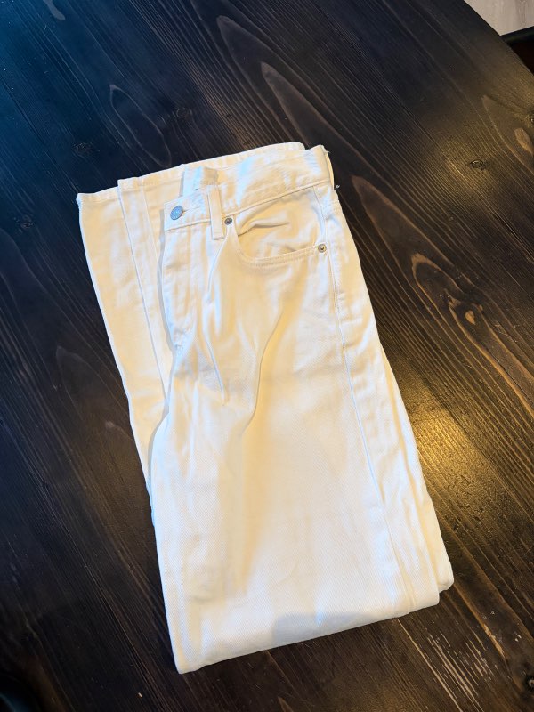 Hvítar Uniqlo buxur