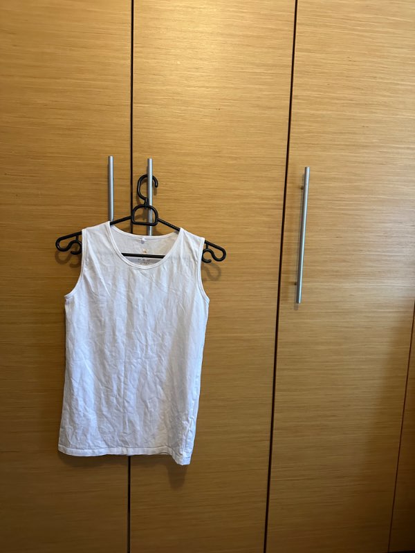 hvítur tank/hlýrabolur