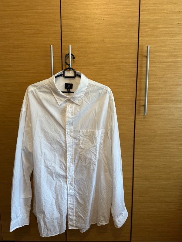 Hvít síðerma skyrta (Oversize)