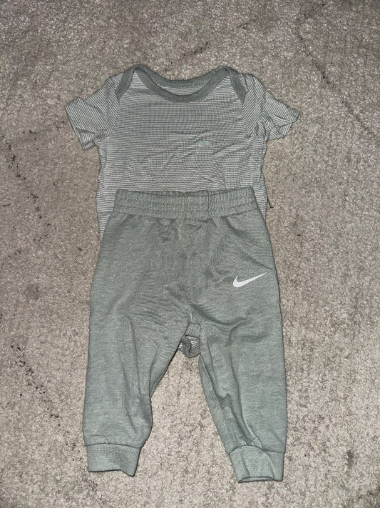Nike galli grænn