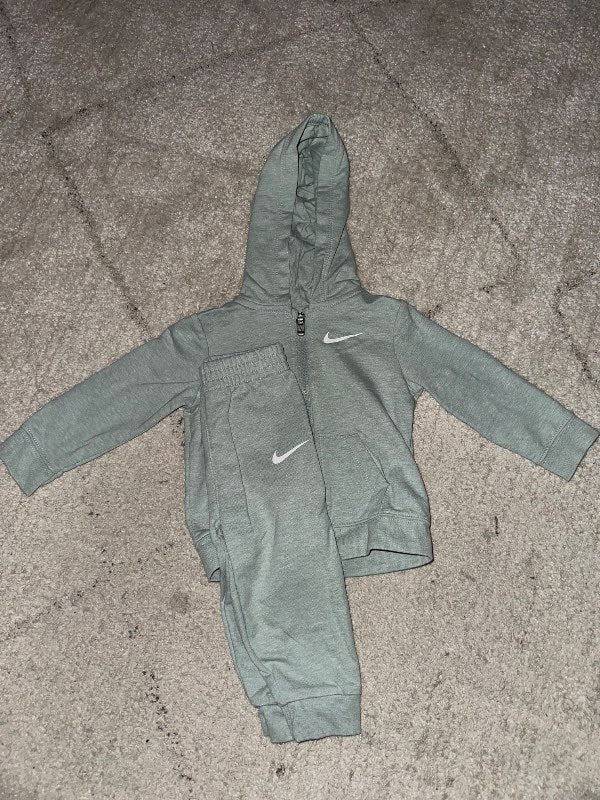 Nike galli grænn