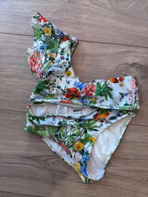 Molo bikini ein erm blóma