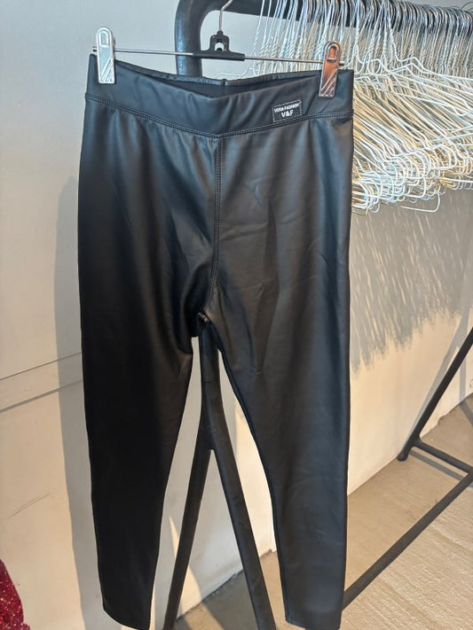 Buxur svartar