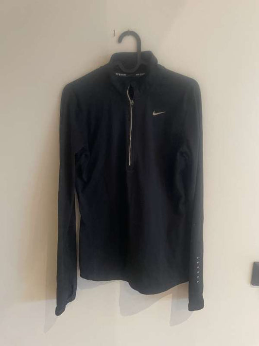 Svört nike dri fit peysa