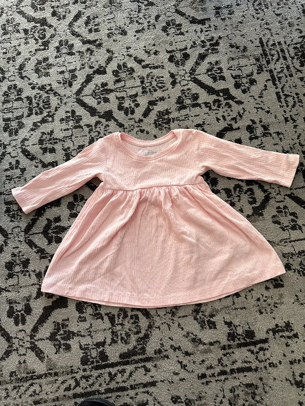 Bleikur síðermakjóll