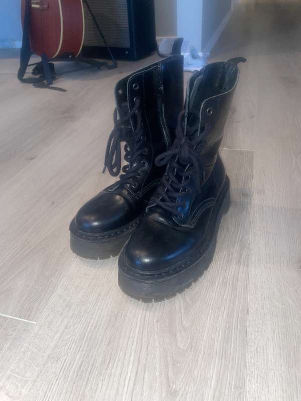 Six Mix boots