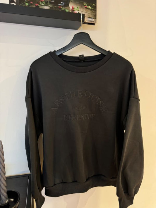 Dökkgrá crewneck peysa