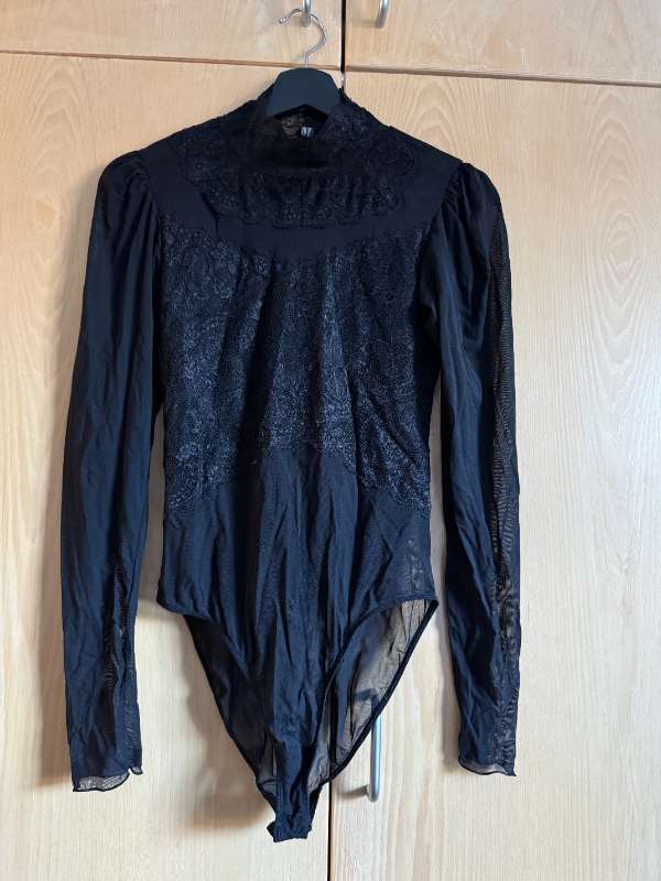 Svört samfella, Urban