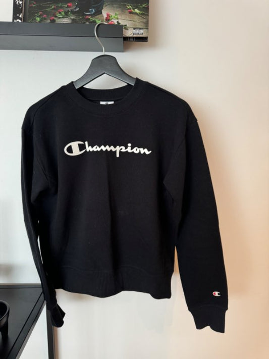 Champion svört crewneck peysa