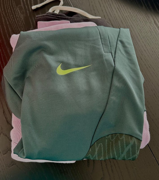 Nike joggingbuxur dökkgrænar