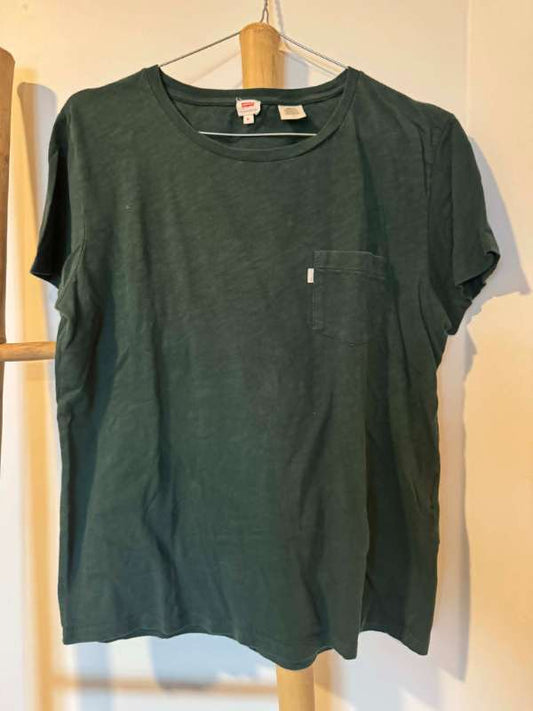 Levis stuttermabolur