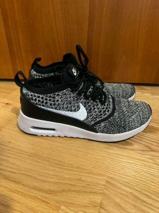 Nike svartir og hvítir skór
