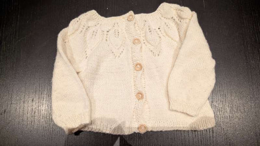 Prjónuð peysa hvít