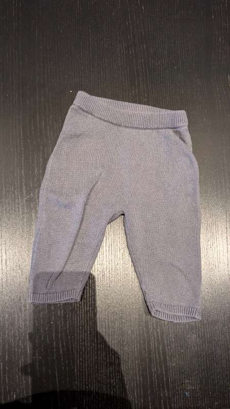 Buxur gráar prjónað