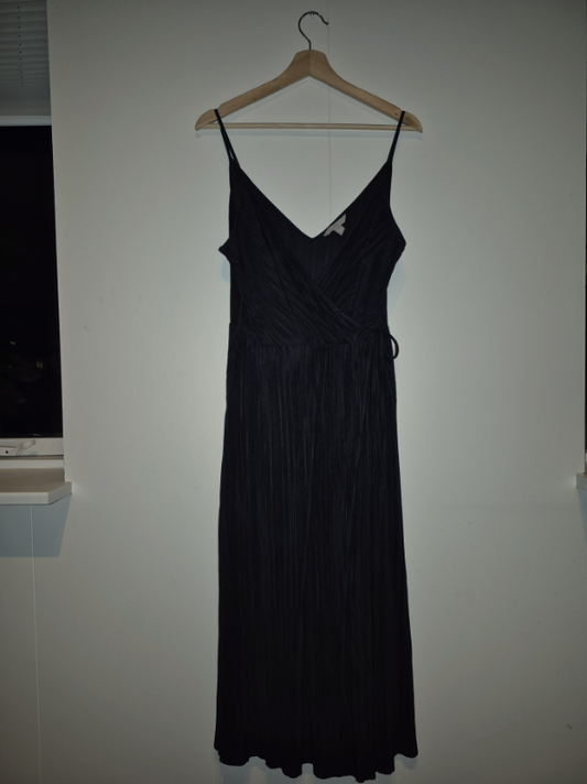 Kjóll svartur hlíra- H&M - E