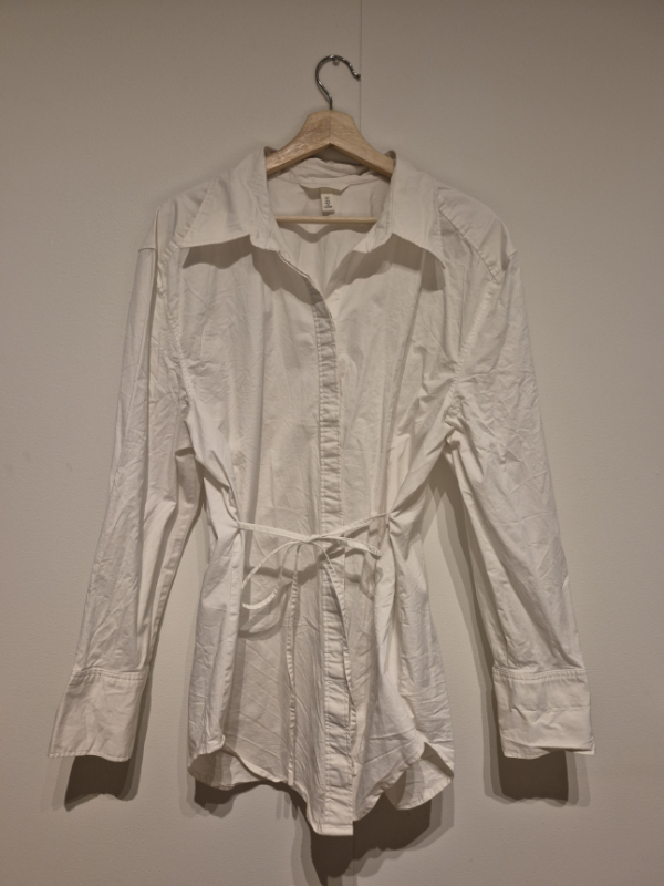 Skyrta hvít bundin - E