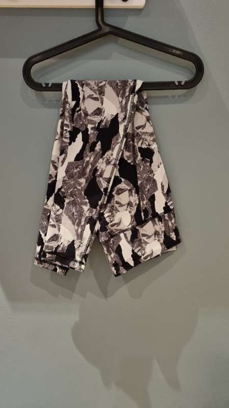 Cubus íþrotta svarthvítar