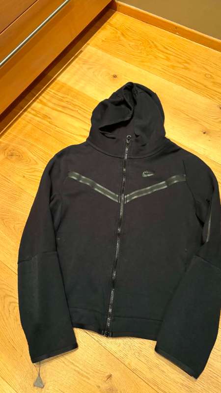 Nike teck rennd hettupeysa