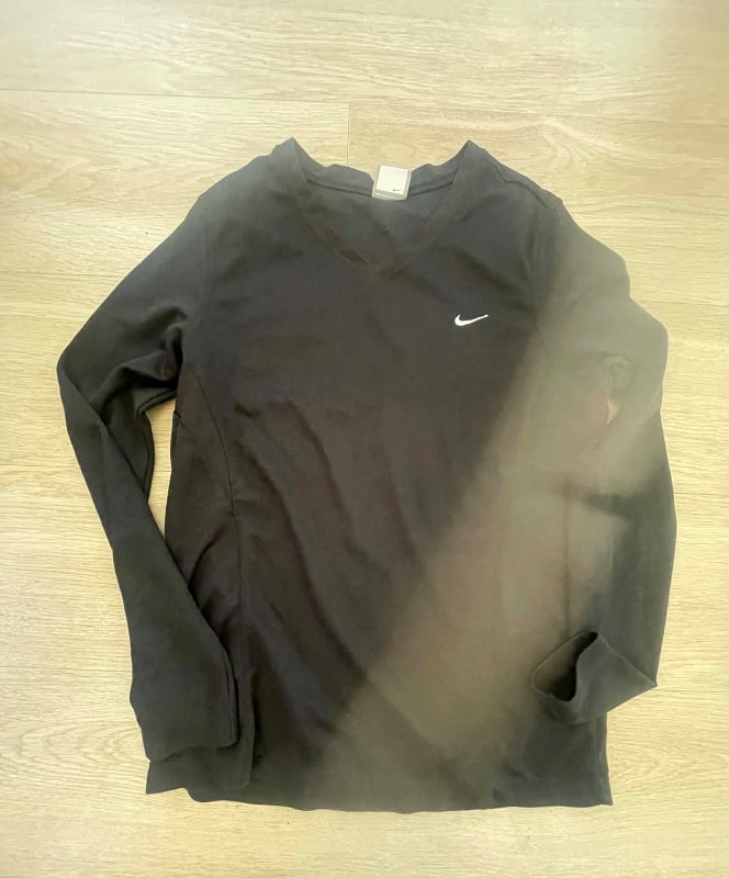 Nike svört peysa
