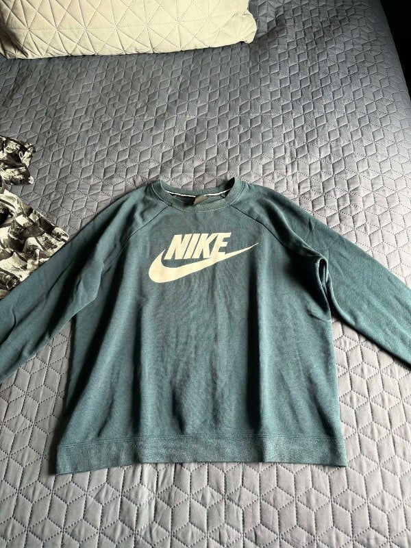 nike peysa