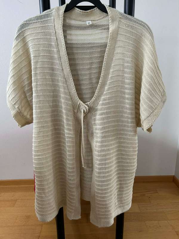 Peysa drapplituð með stuttum ermum