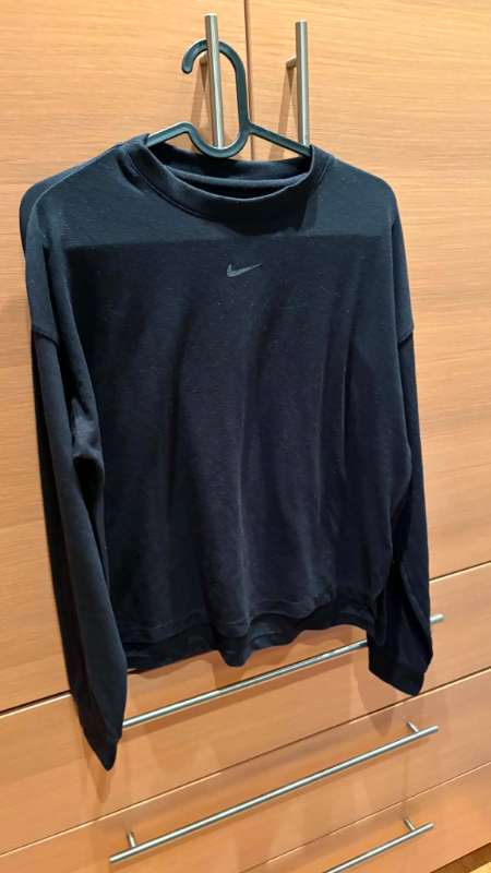 Nike yoga svört peysa