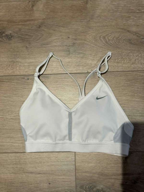 Hvítur nike toppur - AMG