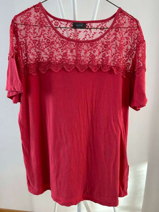 Bolur bleikur með blúndu