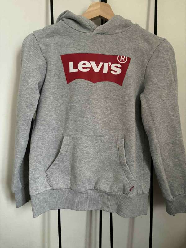 Grá Levis hettupeysa