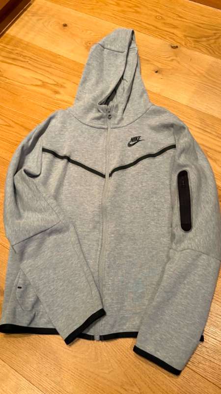 Nike teck rennd hettupeysa ljósgrá
