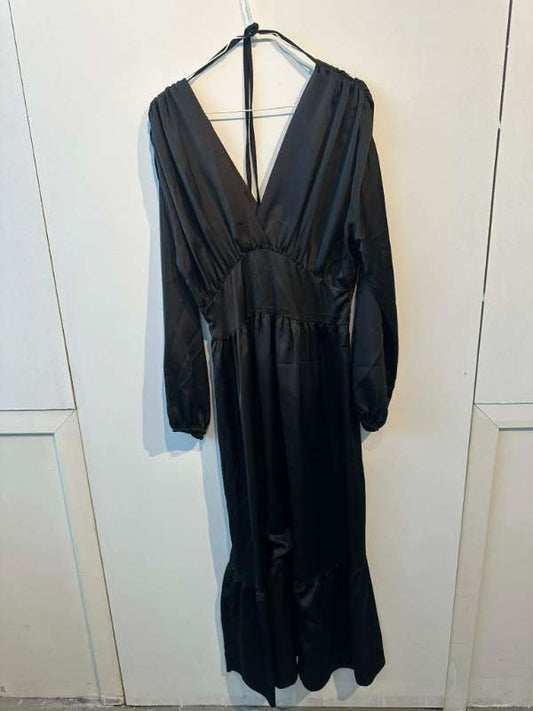 Síðkjóll svartur með pífu