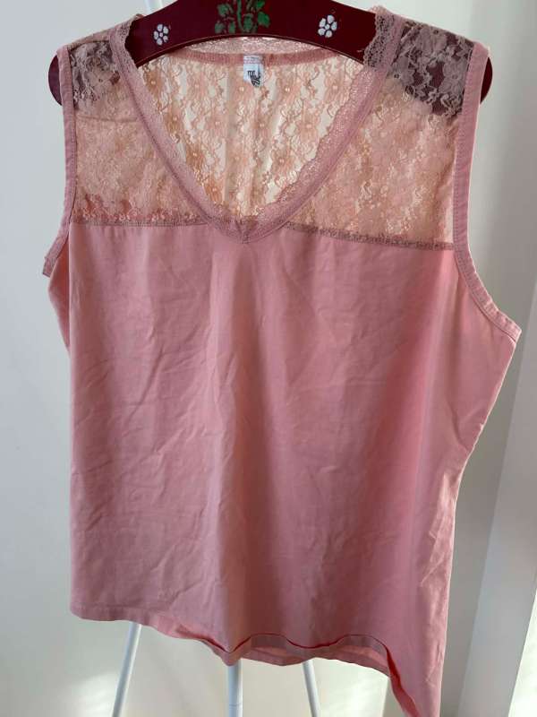 Bolur fölbleikur með blúndu