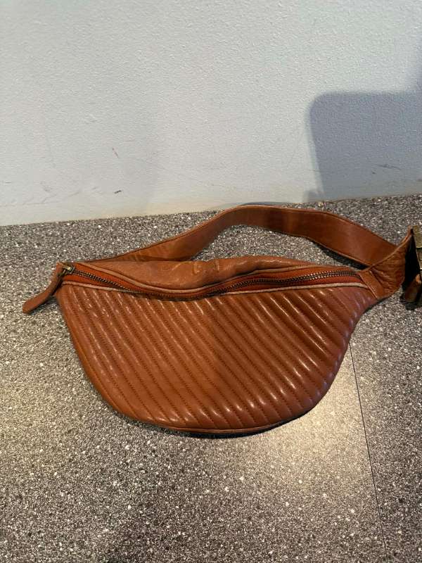 Pungur Andrea By Andrea brúnn