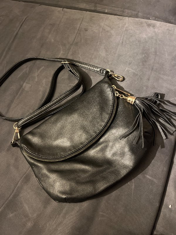 svört hliðar taska