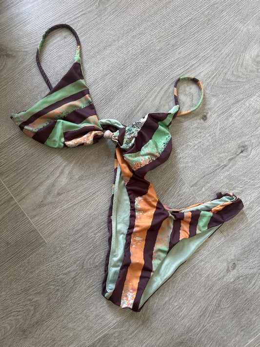 Bikini brúnt