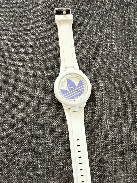 Adidas úr þarf bara rafhlöðu