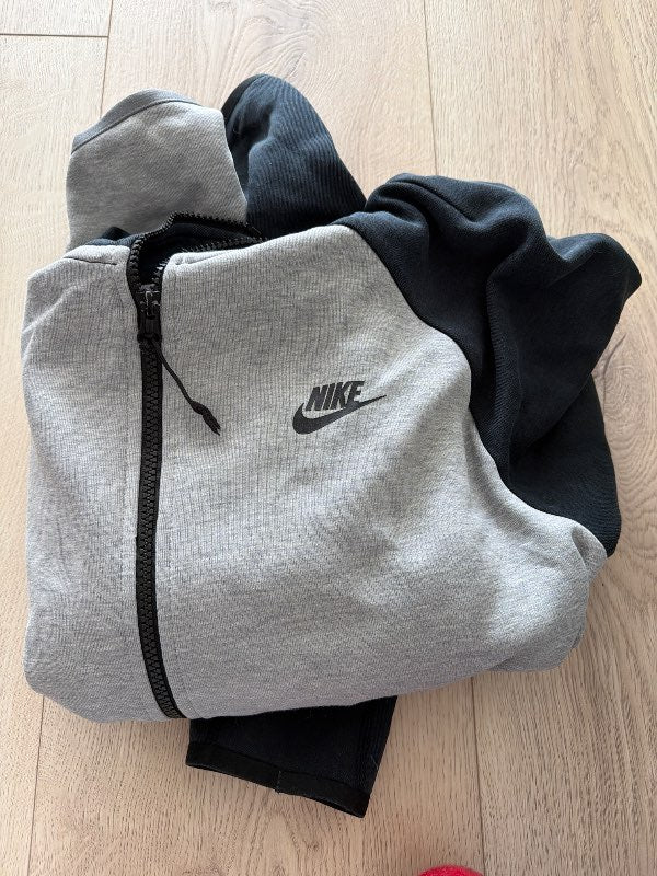 nike grá og svört peysa