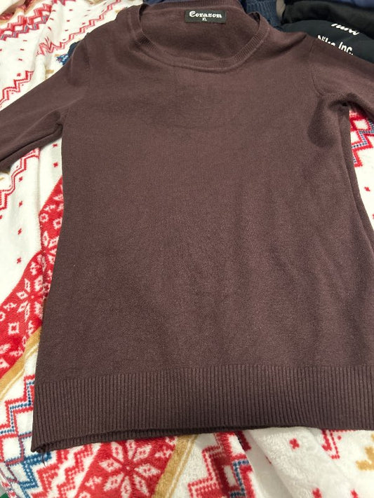 Brún ónotuð peysa