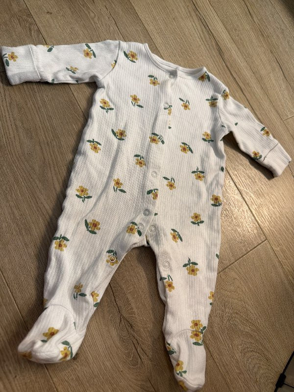 Next hvítur blom nattgalli