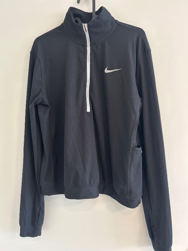 Svört nike peysa