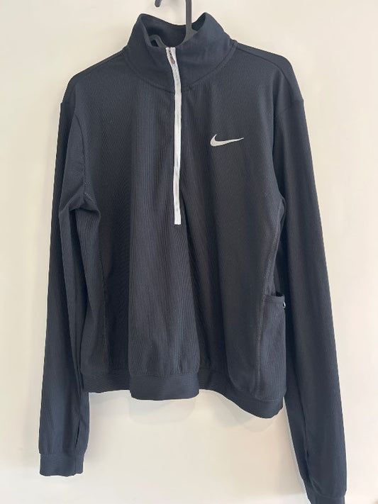 Svört nike peysa