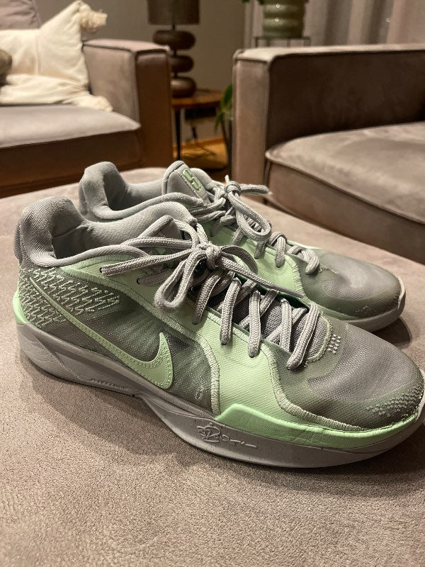 Nike ljósgrænir körfuboltaskór