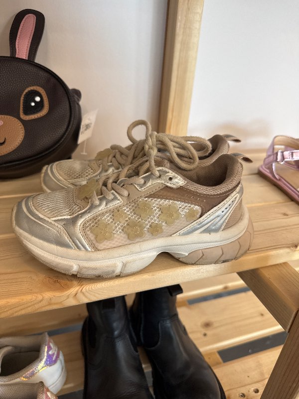 Zara strigaskór blóm