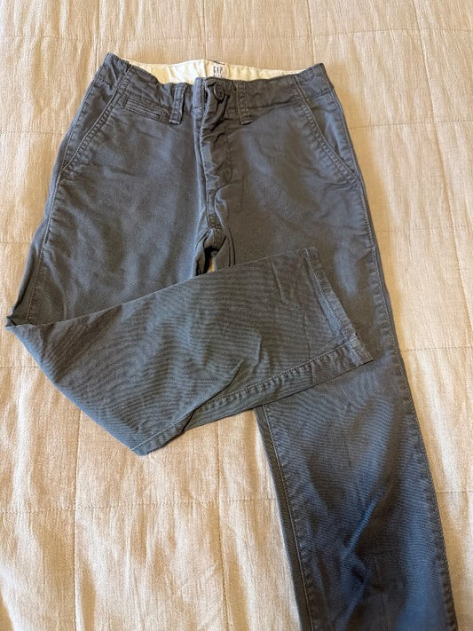 GAP gráar buxur